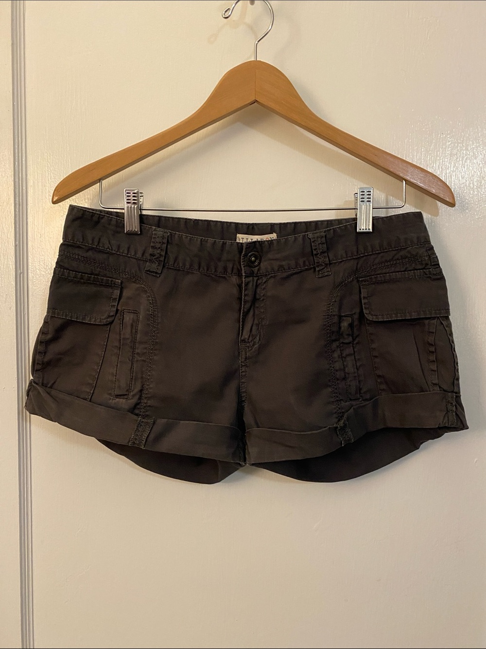 Billabong Low Rise Charcoal Cargo Utility Cuffed Women’s Shorts Size 7